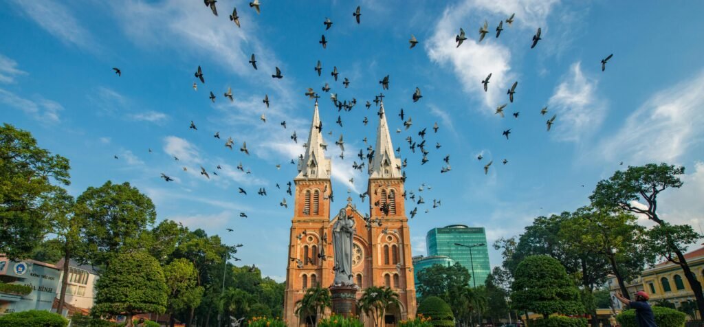 vietnam 2-weeks itinerary : visit Notre Dame Cathedral