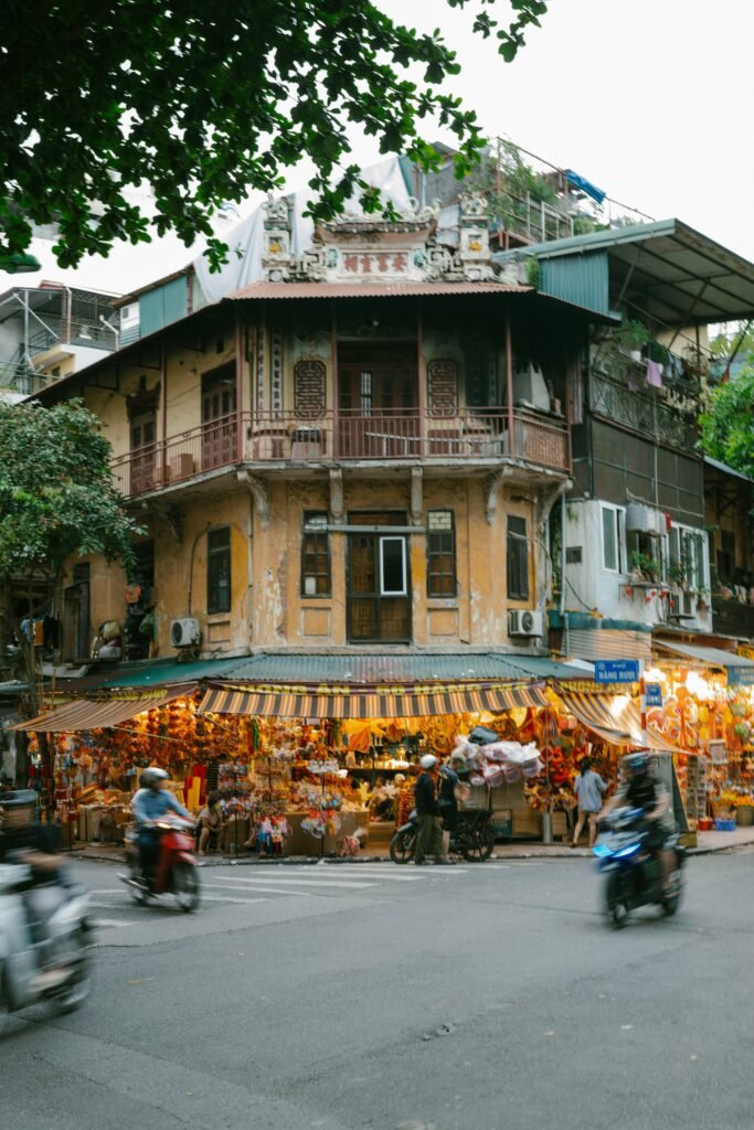 Vietnam 2-Weeks Itinerary- Hanoi Market